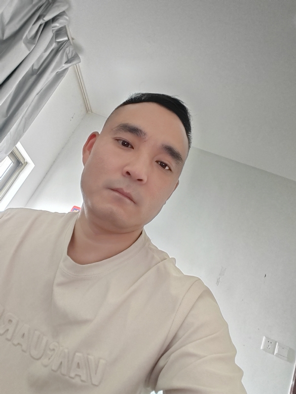 小锋的第一张照片--河南闪婚服务中心